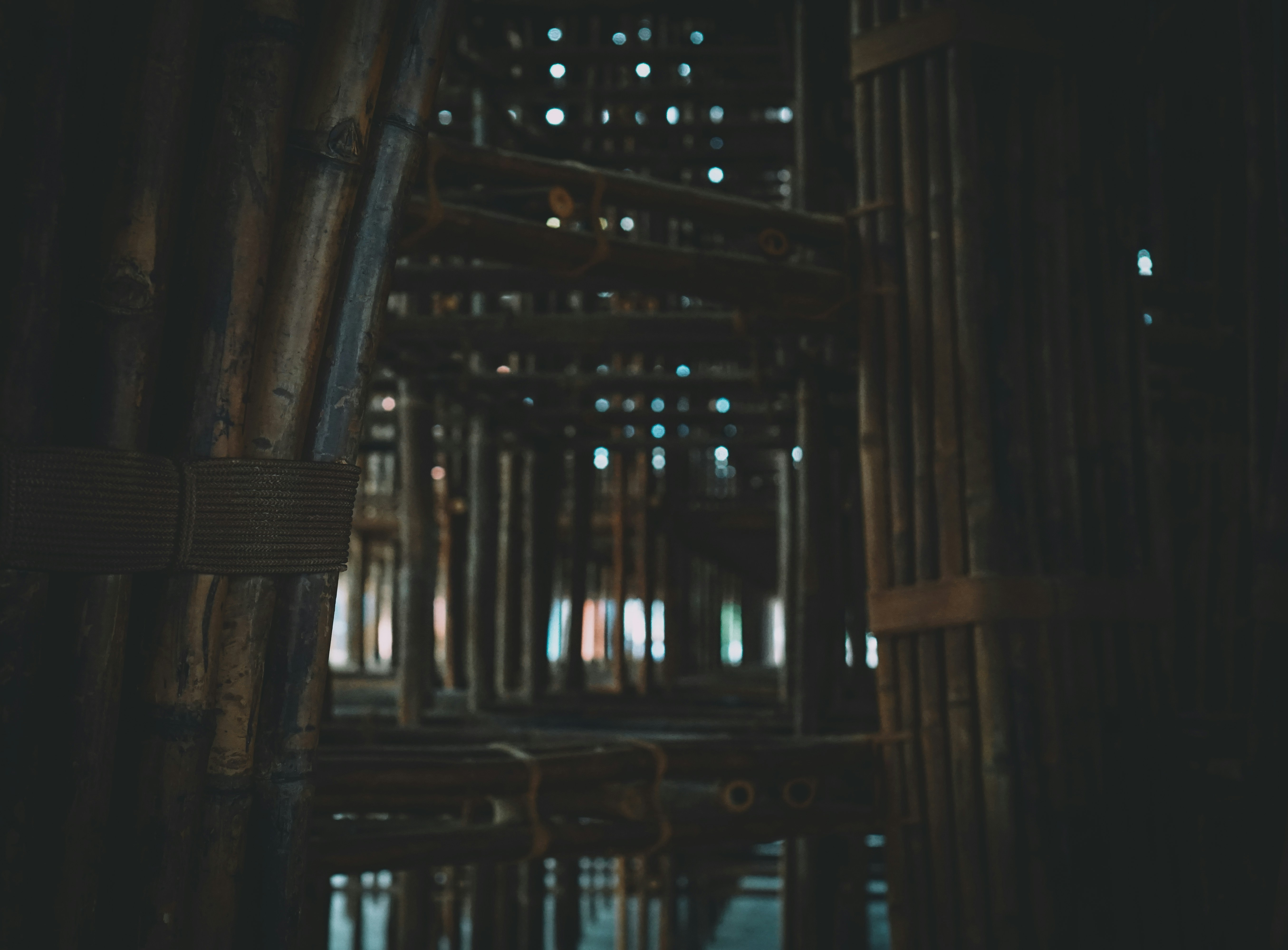 スマートウォッチやスマート家電の内部構造を示すイラスト