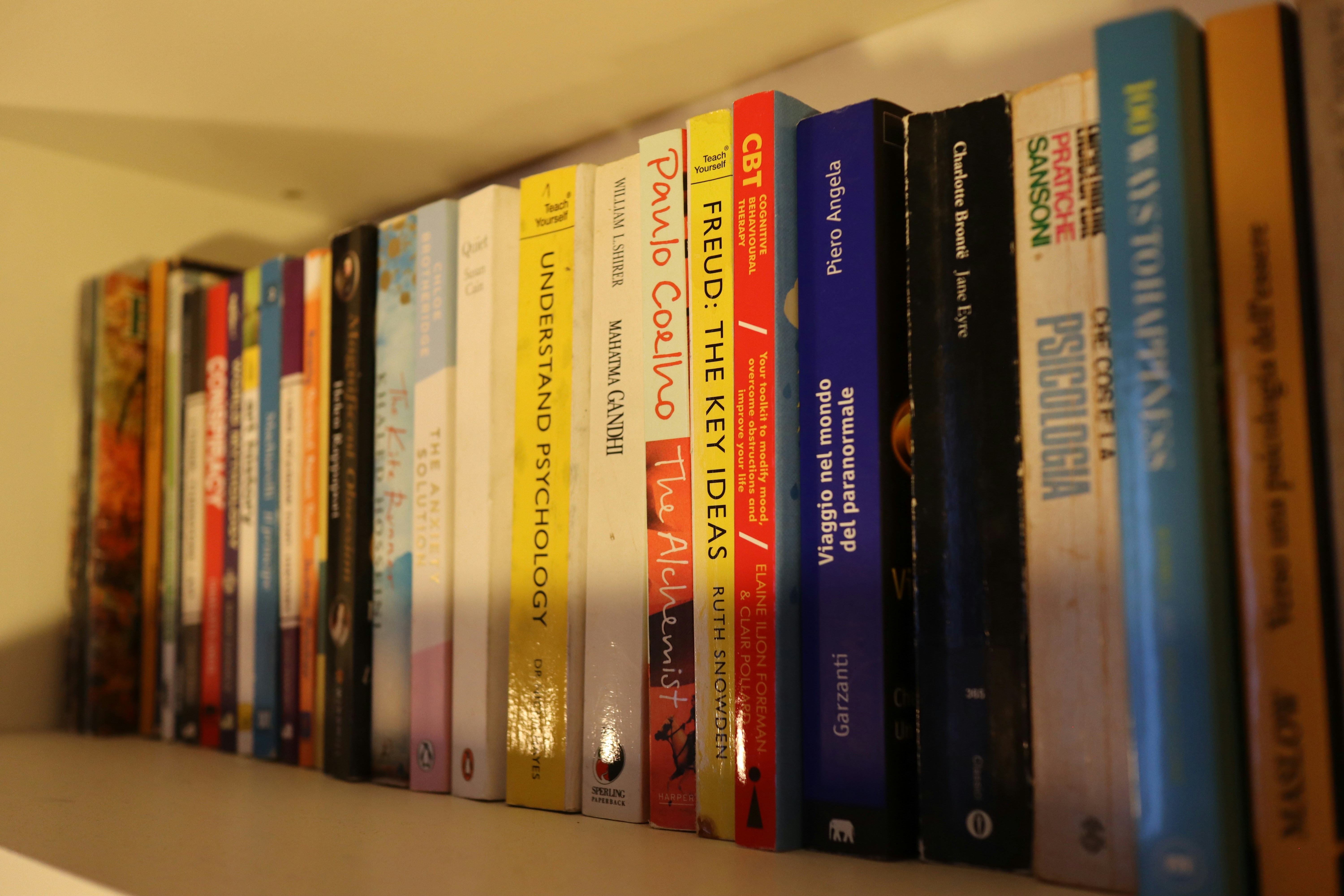 自動ブレーキのデモンストレーションを行なっている自動車