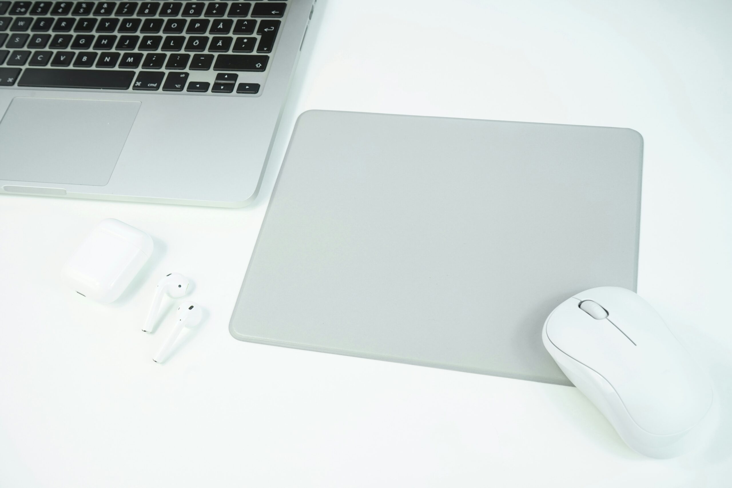 Illustration showing a scene of home appliances and industrial equipment acquiring new functions via the cloud and being operated by the user.