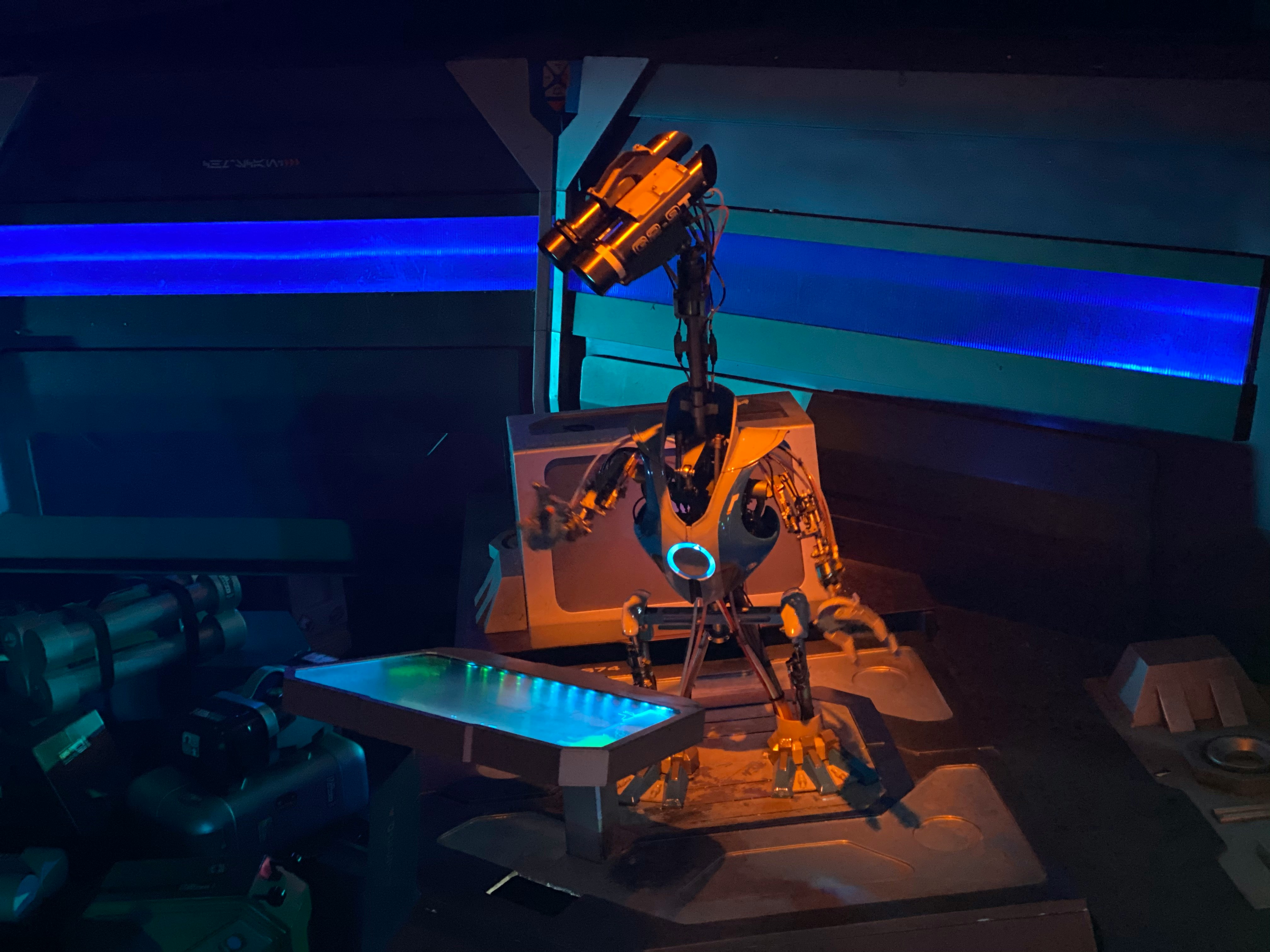 複数のテスト自動化ツール（Selenium, Appium, JUnitなど）のロゴが並んでいる